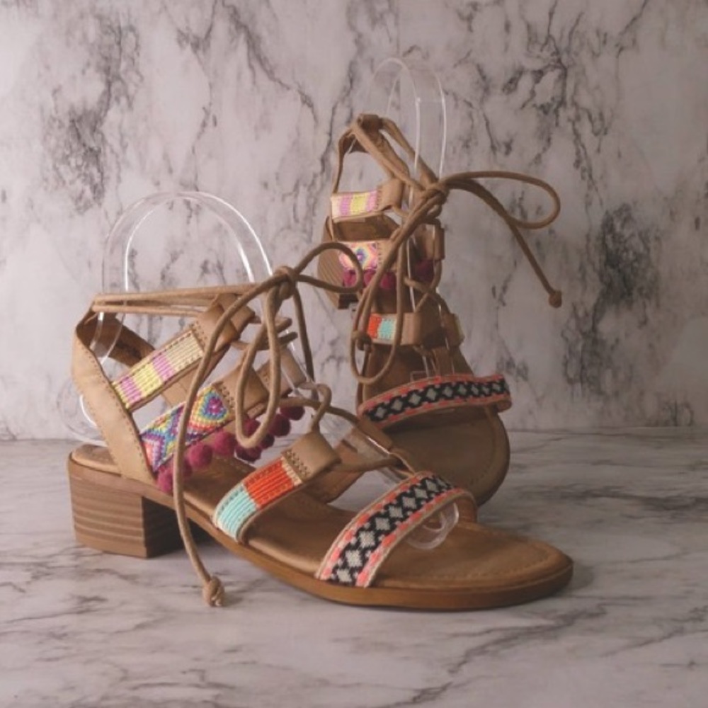 LIKE NEW! Madden Girl Taammy Pom Pom heeled sandal sz 10
